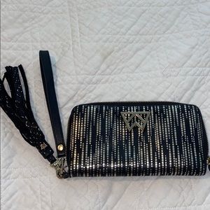 Kelly Wynne wristlet